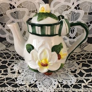 Young’s Exclusive Magnolia Teapot